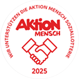 Rotes Aktion-Mensch-Logo 2025 mit Händedruck als Zeichen für soziales Engagement und Unterstützung der Soziallotterie